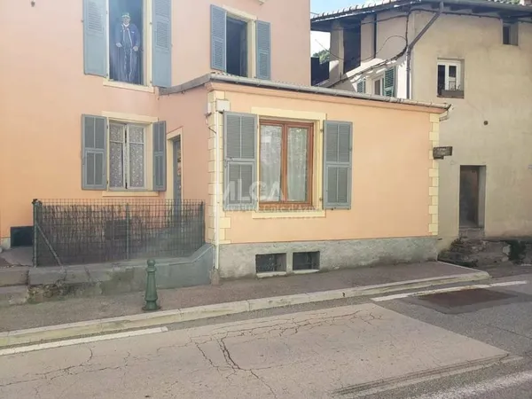 APPARTEMENT DE 3 PIECES RENOVE CENTRE VILLAGE