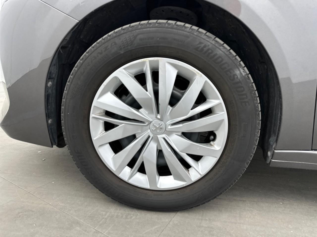 Peugeot 208 puretech 75 s&s bvm5 like — photo 14