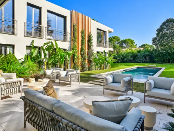 Somptueuse villa neuve, contemporaine, dans un domaine privé