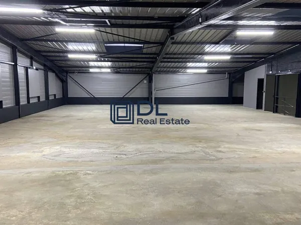 Entrepôt 2500 m²