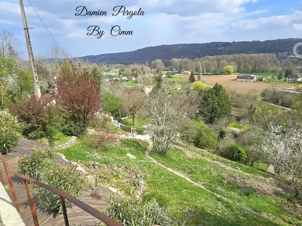 Coup de coeur assuré pour ce bien situé sur les hauteurs de Montignac