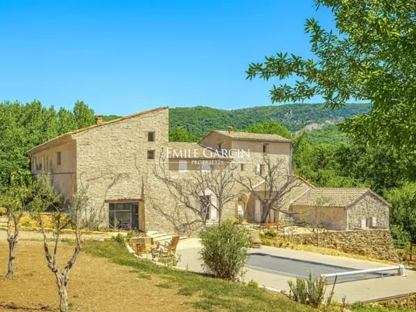 Maison 17 pièces 363 m²