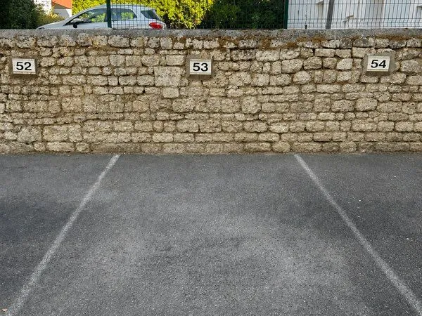 Plage de parking privative résidence