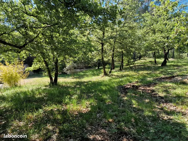 Terrain 400 m² GREASQUE