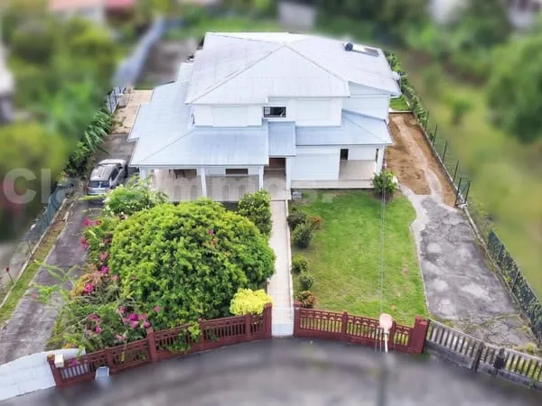 Villa 7 pièces 196 m²