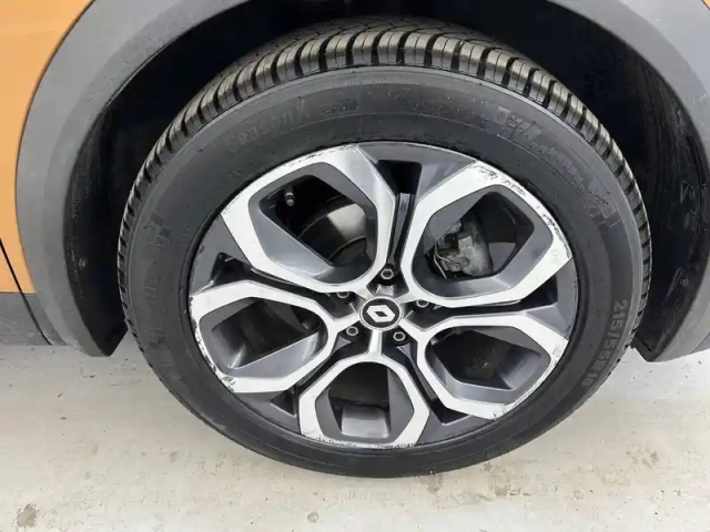 Renault Captur tce 140 - 21 — photo 32