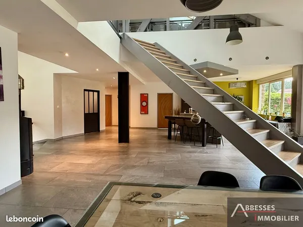 Maison 7 pièces 225 m²