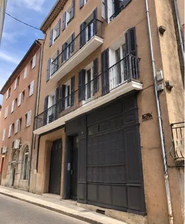 Local de stockage de 23,5 m² avec mezzanine - centre-ville