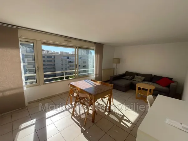 Au coeur d'Antigone vaste T2 de 50m² meublé en dernier étage d
