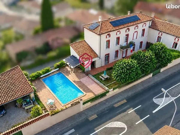 Maison 9 pièces 309 m²