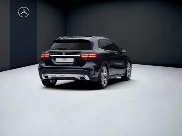 Mercedes Gla 200 d fascination — photo 23