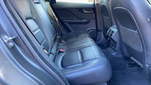 Jaguar F-Pace 2.0 D 180 AWD BVA8 - Portfolio – 2017 – 101417 km – Diesel – Boîte Automatique — photo 5
