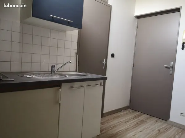 NOAILLES, T1 en centre vile