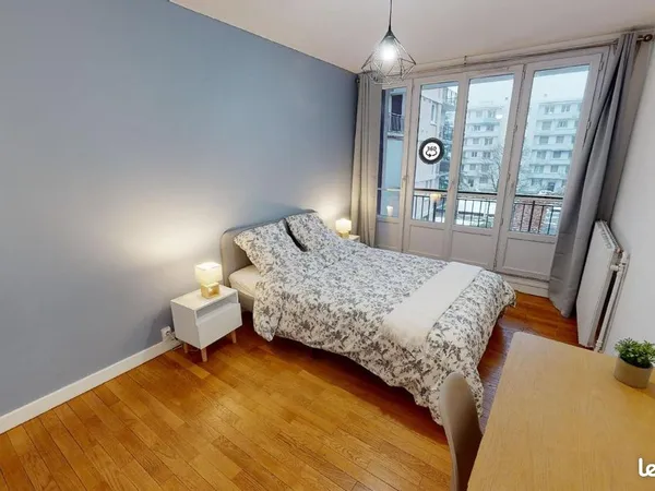 Chambre 7 pièces 84 m²