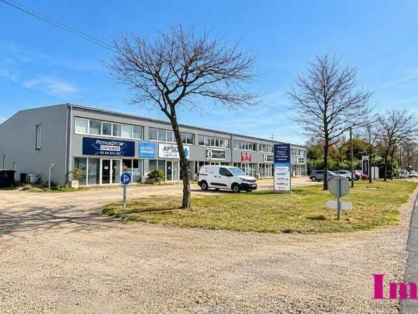 Local commercial 180 m²