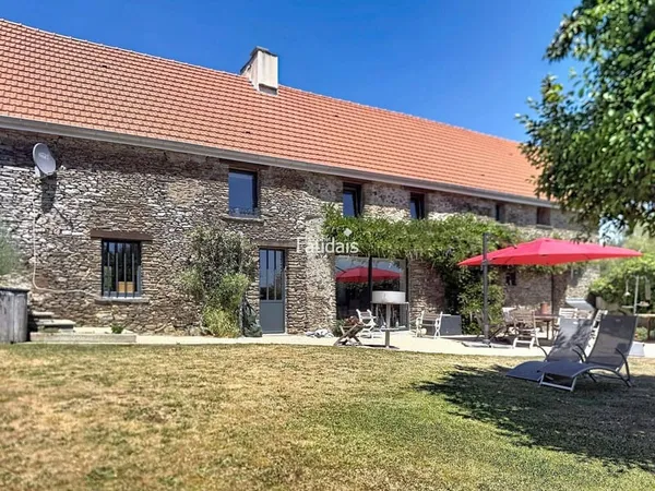 Maison 8 pièces 235 m²