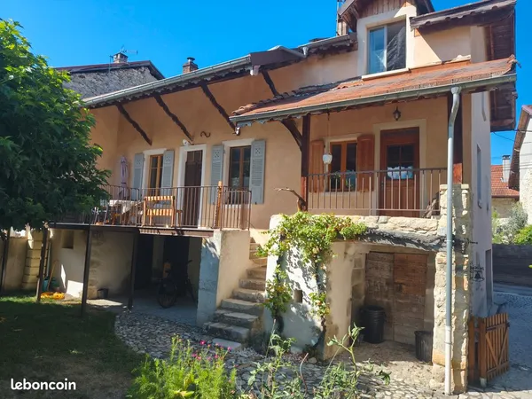 Maison ancienne 7 pièces -157 M2 avec jardin