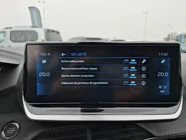 Peugeot 2008 puretech 130 s&amp;s eat8 — photo 28