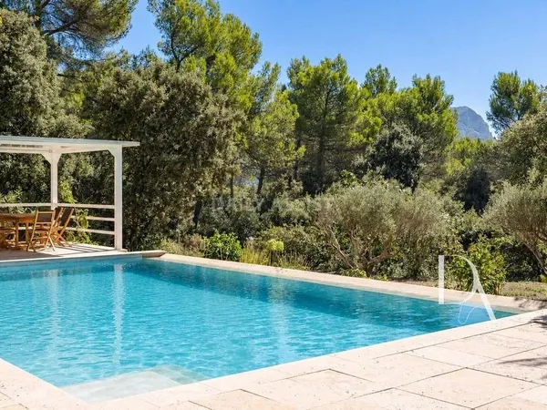 Villa 8 pièces 214 m²