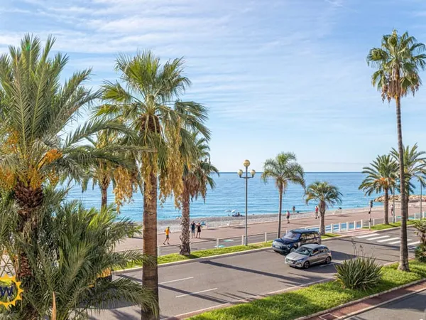 Nice - Promenade des Anglais - 2 pièces meublé vue mer - ETUDIANT OU MOBILITE jusqu'à fin mai / débu