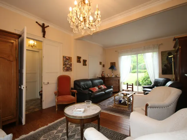 🏡 **Maison de caractère en centre-ville d'Oisemont - 5 chambres - Terrain de 1 066 m²**