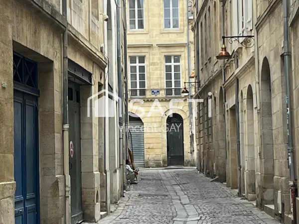 - LE CHARME D'UN DUPLEX AU CŒUR DU VIEUX BORDEAUX