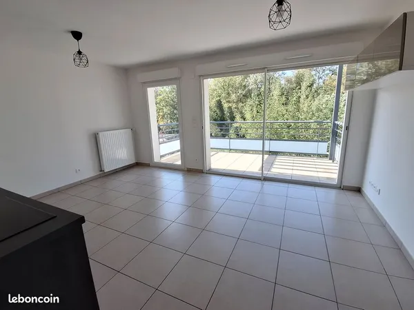 T1 récent - dernier étage - grand balcon
