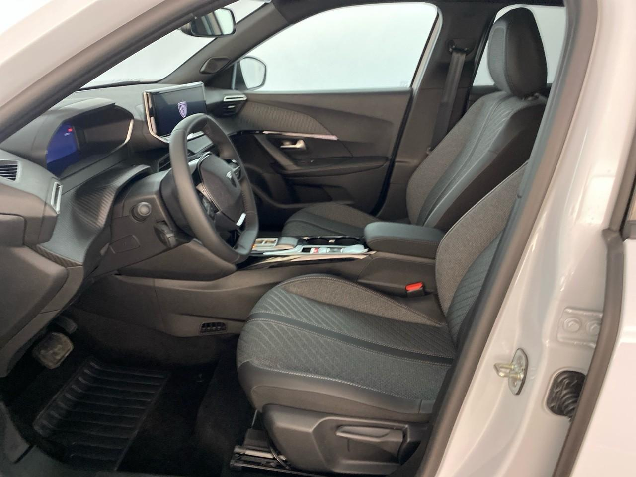 Peugeot 2008 hybrid 145 ch e-dcs6 allure — photo 9