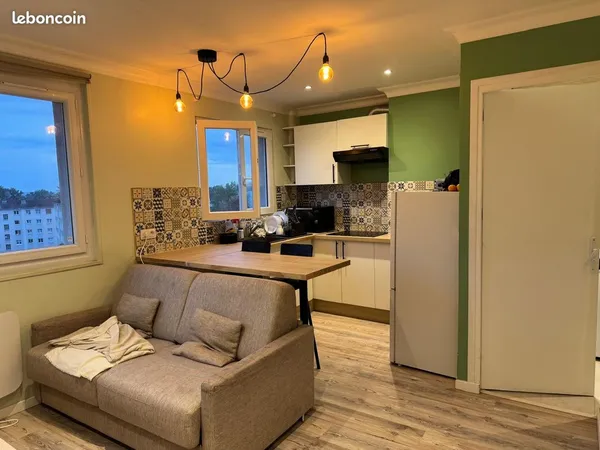 Studio meublé 27 m² + parking + cave - RER E à 6 min à pied