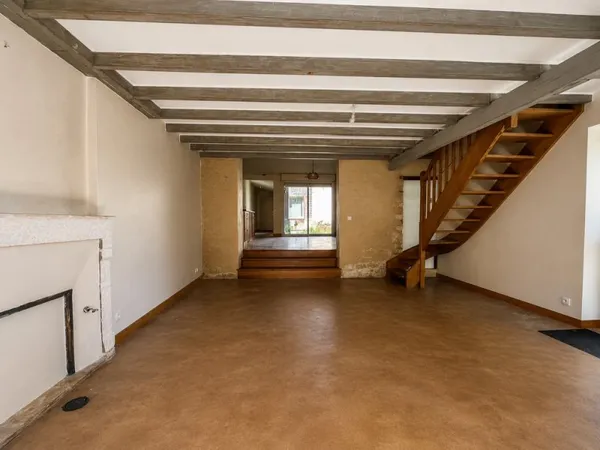 MAISON DE CARACTÈRE ENTIÈREMENT RÉNOVÉE 101 m². PARTICULIER