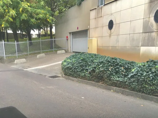Place de parking disponible de suite