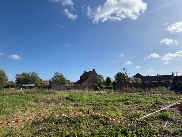 Terrain 883 m²