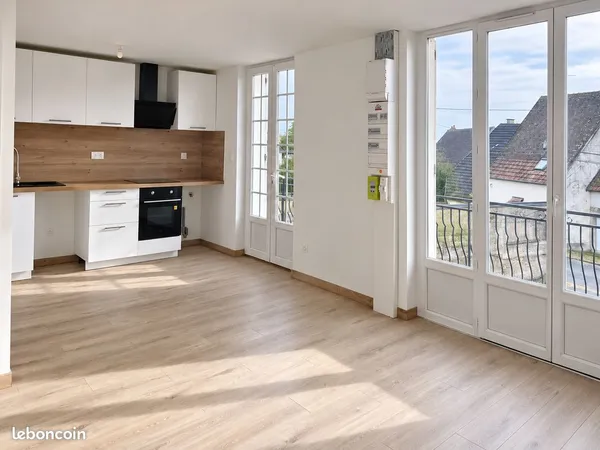 F3 rénové 53 m² - dernier étage - balcon + parking - 585 CC