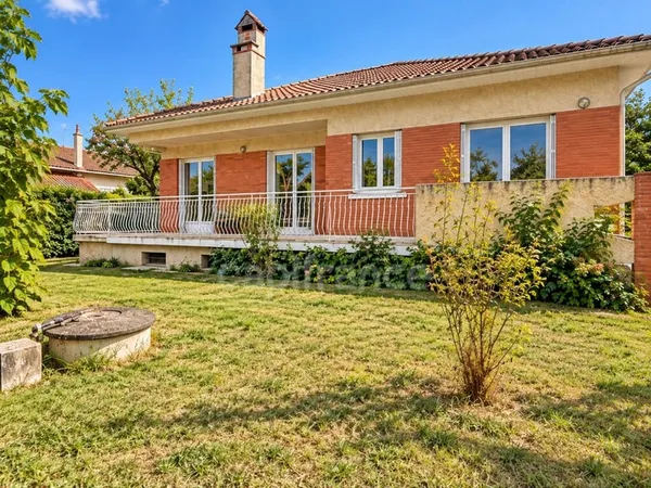 PINS-JUSTARET - Maison familiale 126 m² - 4 chambres - sous-sol 170 m² - terrain 1 125 m²