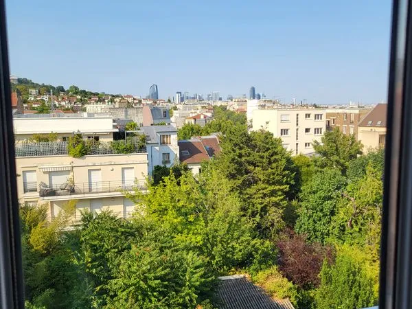 T2 lumineux à Suresnes - 5ème étage, proche transports et commerces