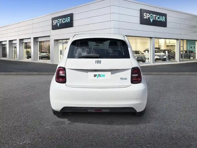 Fiat 500 3+1 e 118ch (red) my25 — photo 6