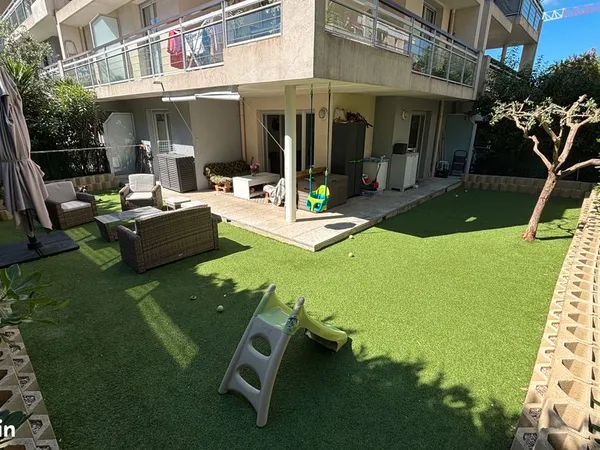 2 piéces rez de jardin 43m2 avec garage fermé