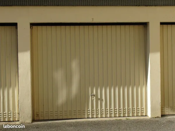Garage à Louer