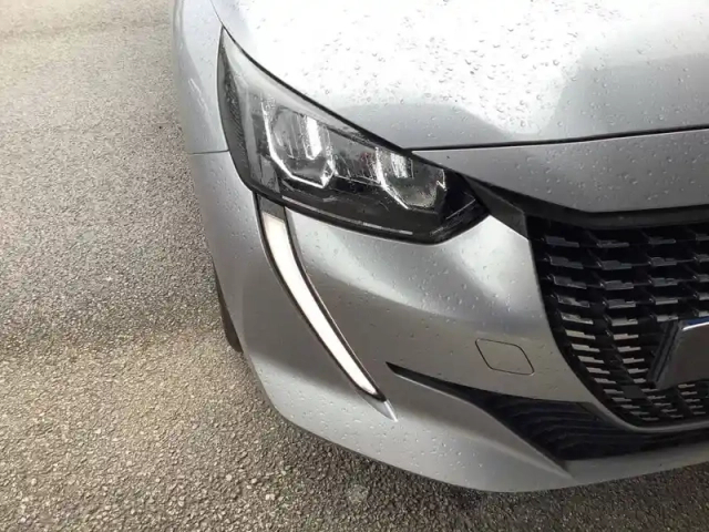 Peugeot 208 puretech 100 s&amp;s bvm6 — photo 16