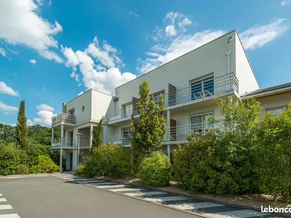 T2 appartement meublé duplex 40m² proche Saint-Sylvain-d'Anjou avec balcon