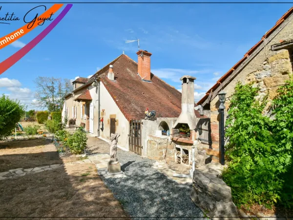 Longère bourbonnaise avec dépendances et 3 900 m² de terrain - Coulandon