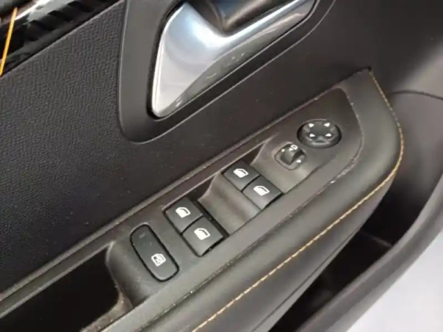 Peugeot 208 e- 136ch roadtrip — photo 12