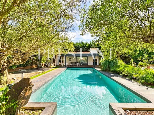 Maison 11 pièces 590 m²