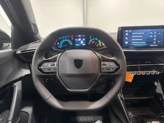 Peugeot 2008 e- 136ch active — photo 13