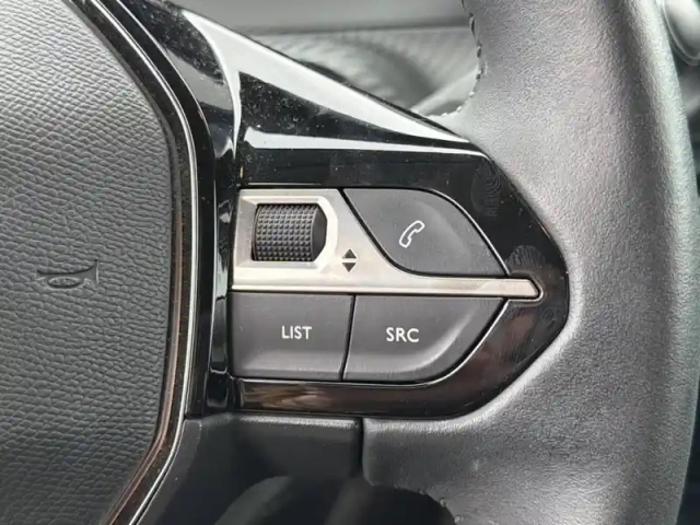Peugeot 208 electrique 50 kwh 136ch — photo 18