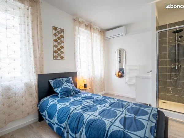 Logement individuel meuble salle de bain privée