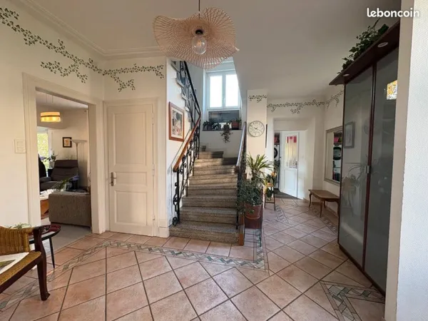 Maison de caractère - 11 pièces avec jardin - COURCELLES CHAUSSY