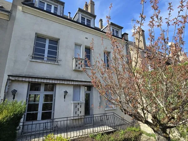 Bien immobilier de rendement Vente Beaugency 7p 194m² 179000€
