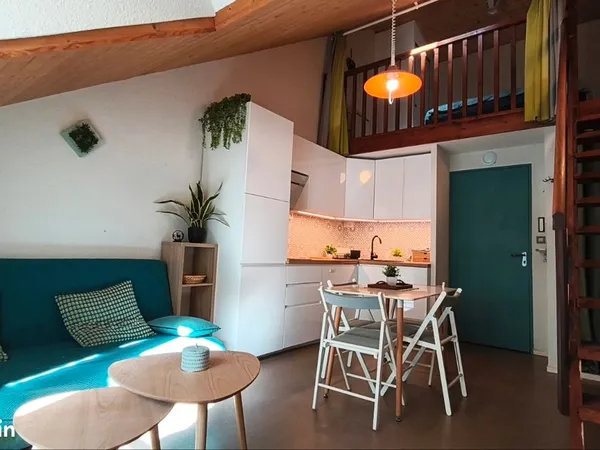 Duplex avec parkings couverts