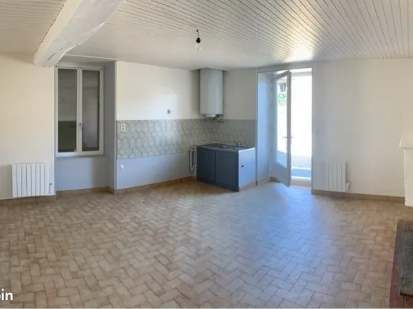 À LOUER APPARTEMENT F3 plein centre la rochefoucauld